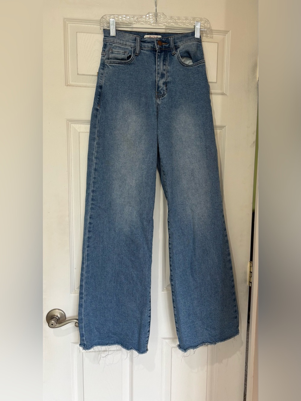 Vibrant Wide-Leg High-Rise Jeans — Medium Blue